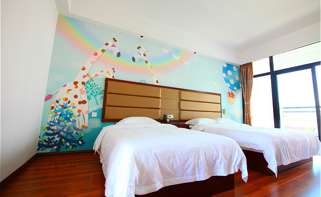 一家三口，共享天伦之乐