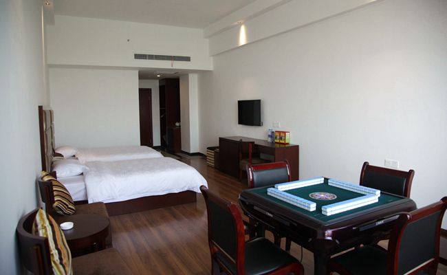 好友相聚，其乐融融